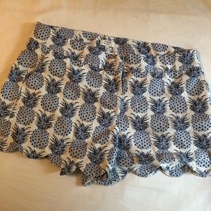 Crown & ivy scallop pineapple shorts